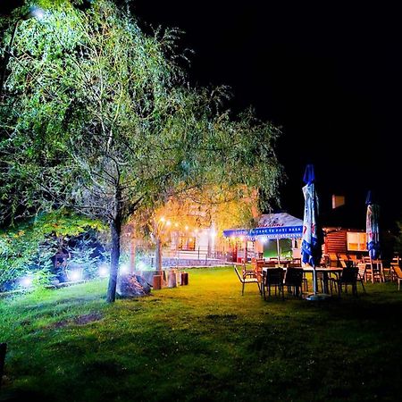 Pensiunea La Taverna Traisteni Exterior photo